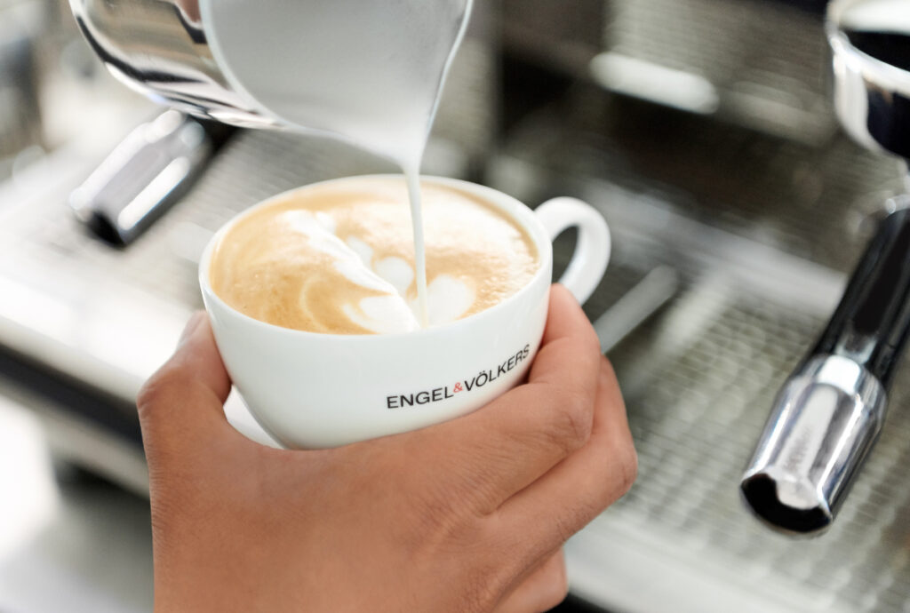 Bianca Broos - License Partner - Engel Voelkers Völkers Sonoma County - EV_Coffee_KWO6713_RET_sRGB_HighRes